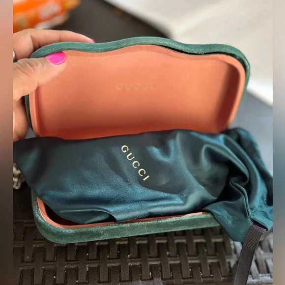 Authentic Gucci Black Sunglasses - Picture 5 of 9